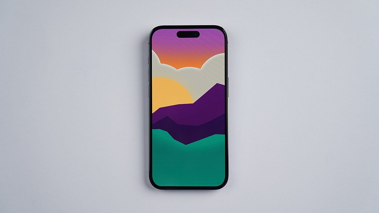 iPhone 14 Pro roxo, vista traseira com logo Apple